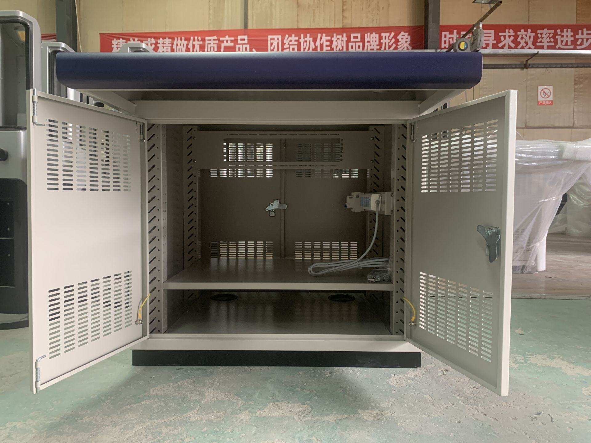 成都操作臺生產(chǎn)廠家成都定制公司